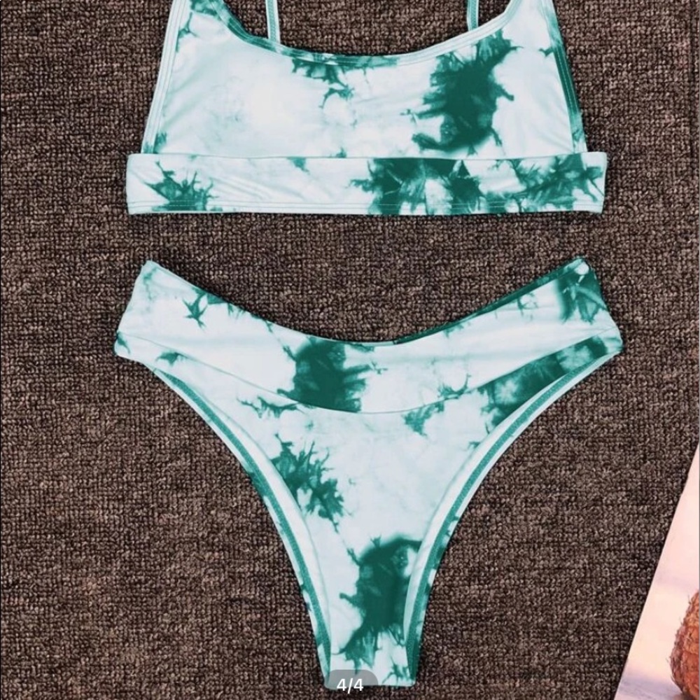 Bikini - Picture 2 of 4